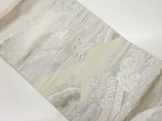 プラチナ箔九百錦山並に屋敷・木々模様織出し名古屋帯